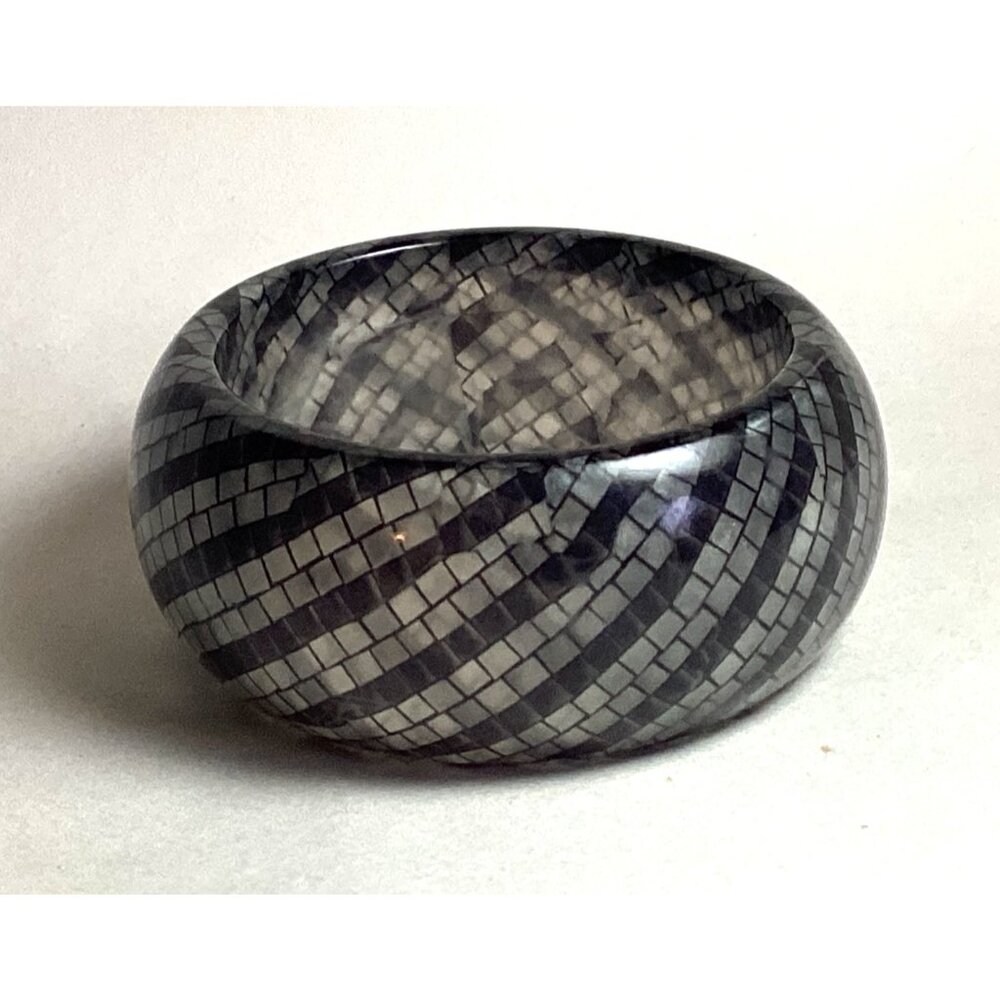 Vtg Unique Design Encased Black Fiber Lucite Bangle Bracelet Statement Jewelry - Picture 3 of 5